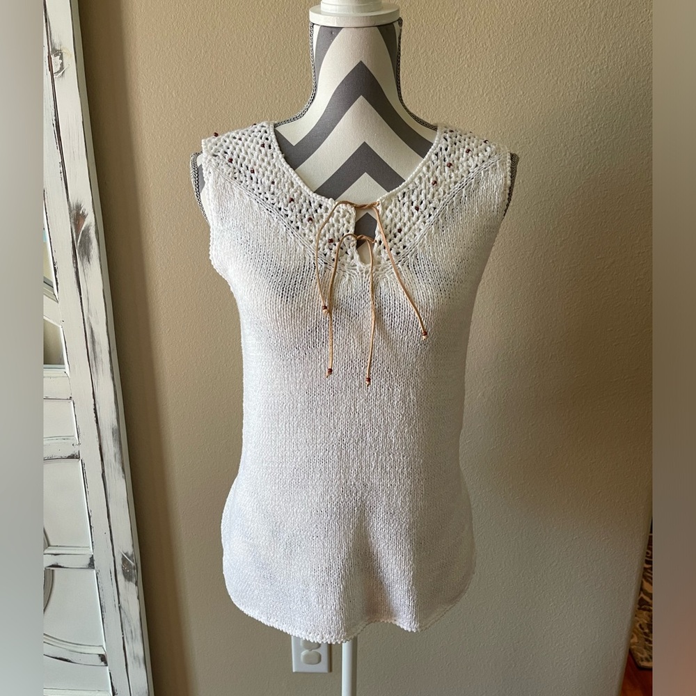 White Sleeveless Knit Sweater - Size: Small